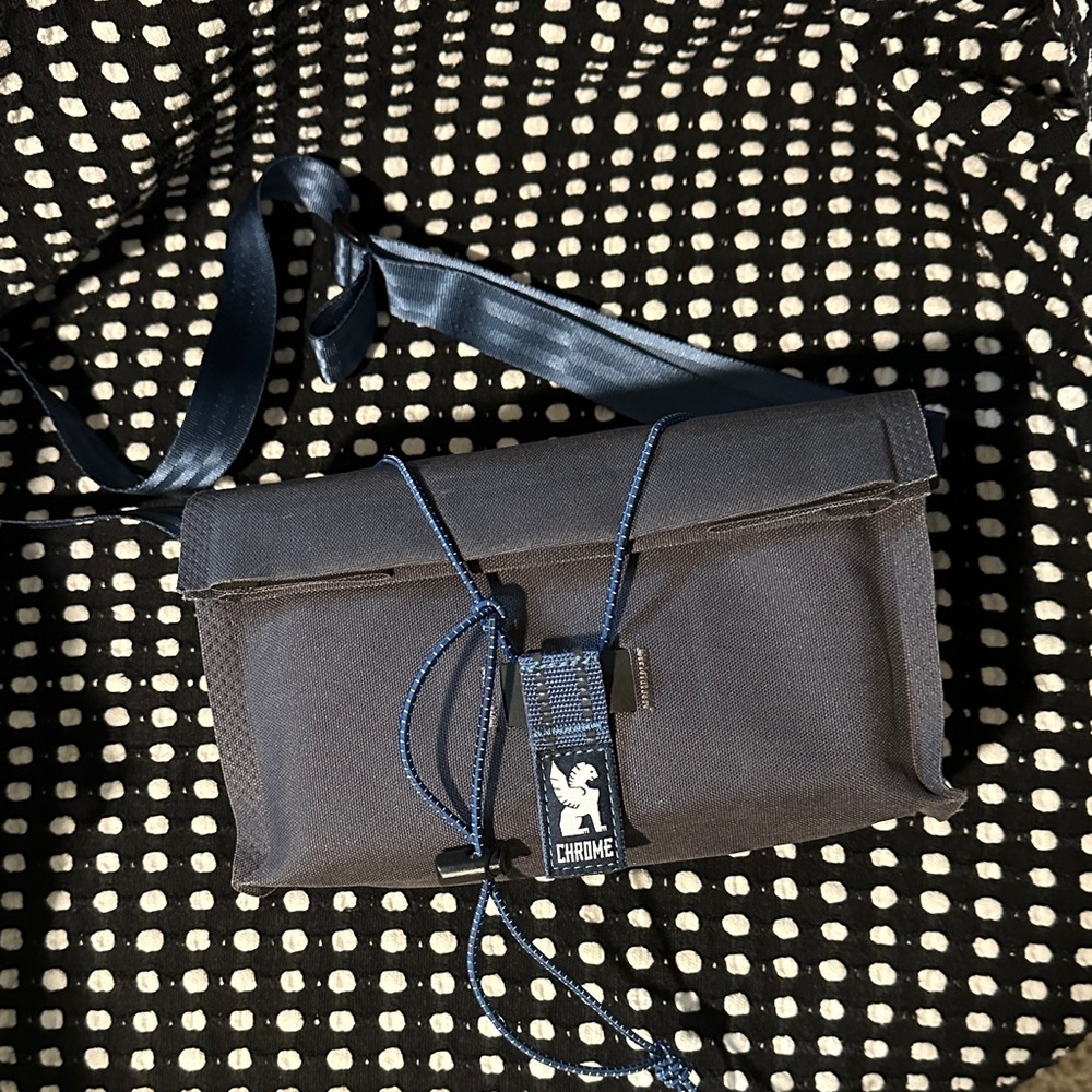 Chrome Urban EX 2.0 Handlebar Bag – Dark Grey / Blue Strap